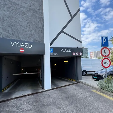 Fresh & Parking