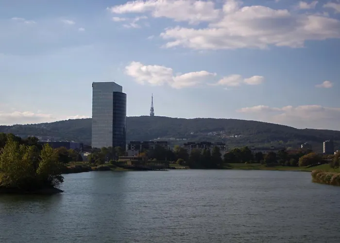 Fresh & Parking アパート *