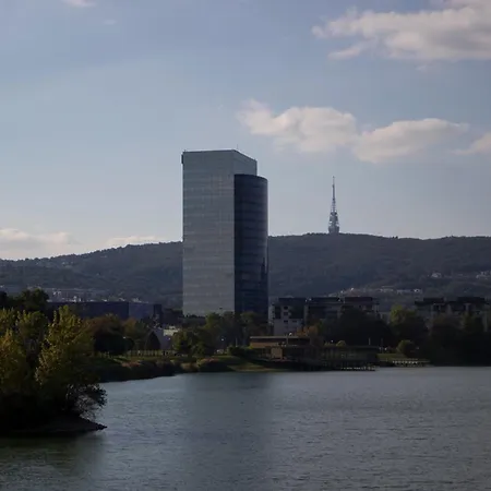 Fresh & Parking Apartman